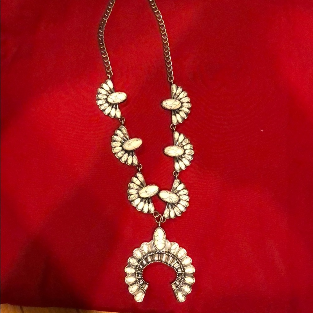 Brand new gorgeous long chunky necklace!